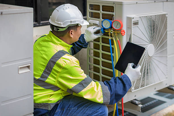 Professional Ac Installation technician working in Rockwood, TX